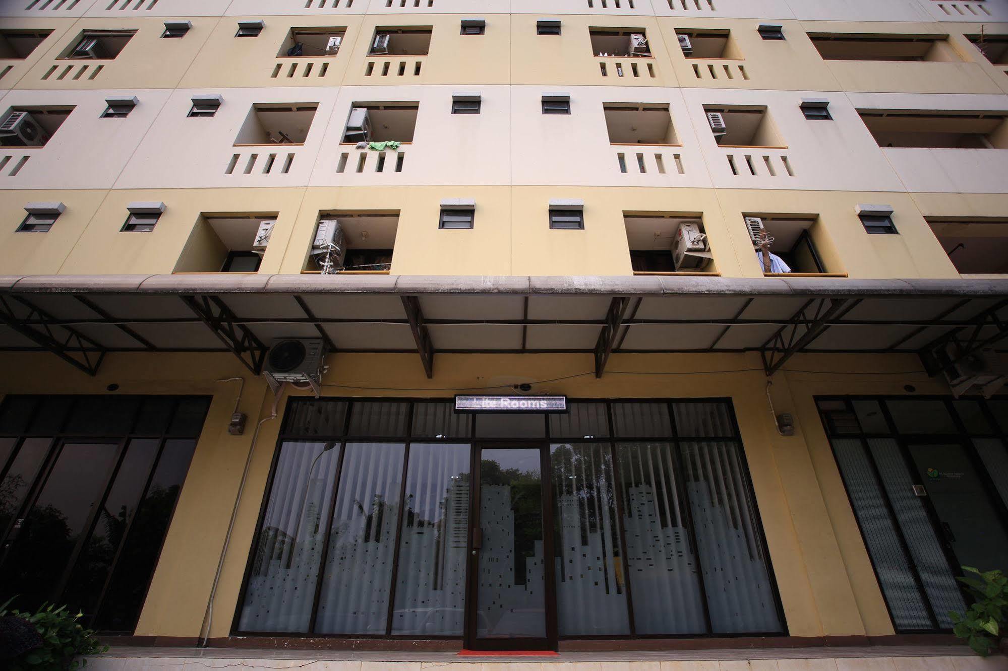 Literooms Kebagusan Giacarta Esterno foto