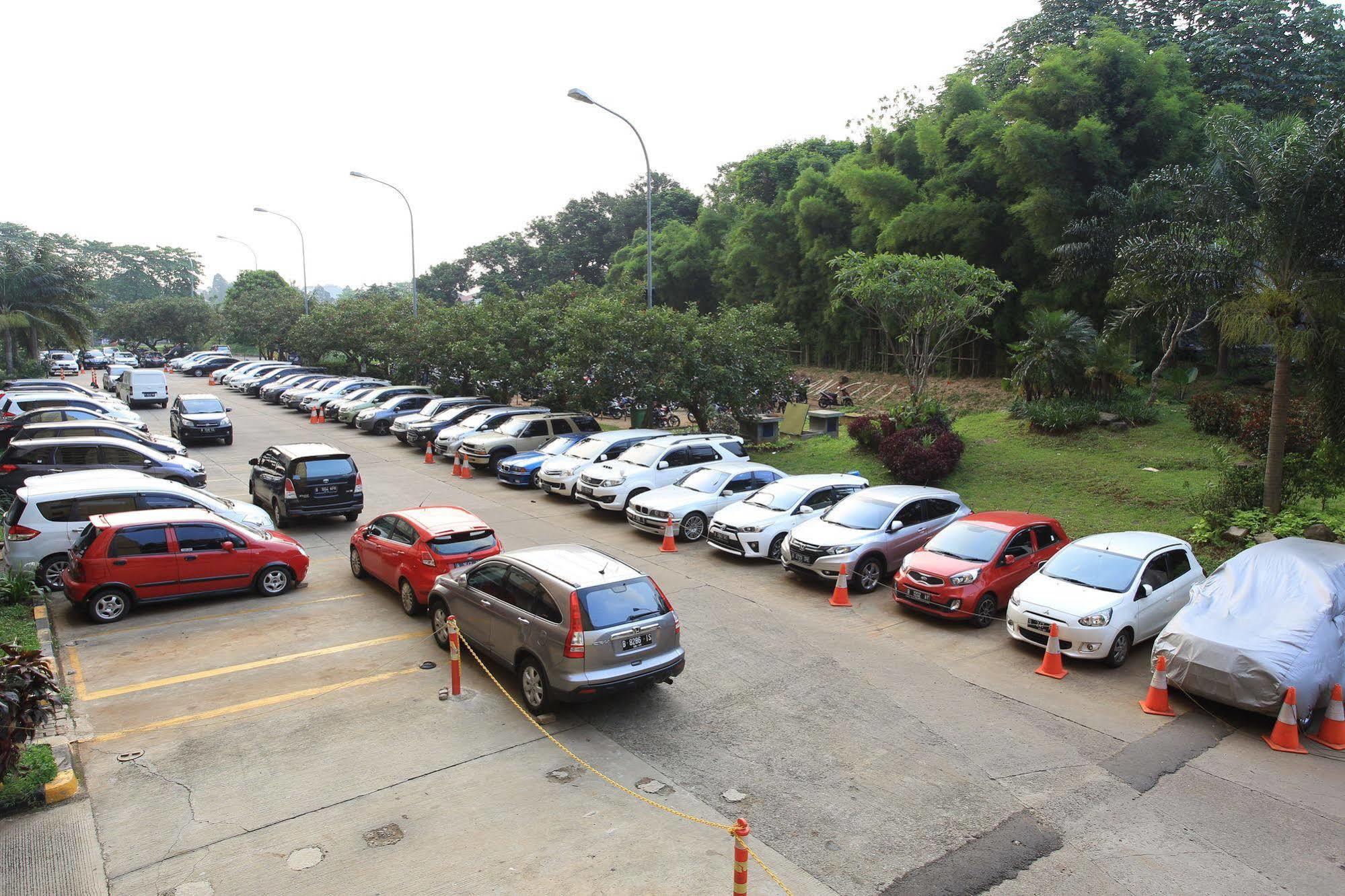 Literooms Kebagusan Giacarta Esterno foto